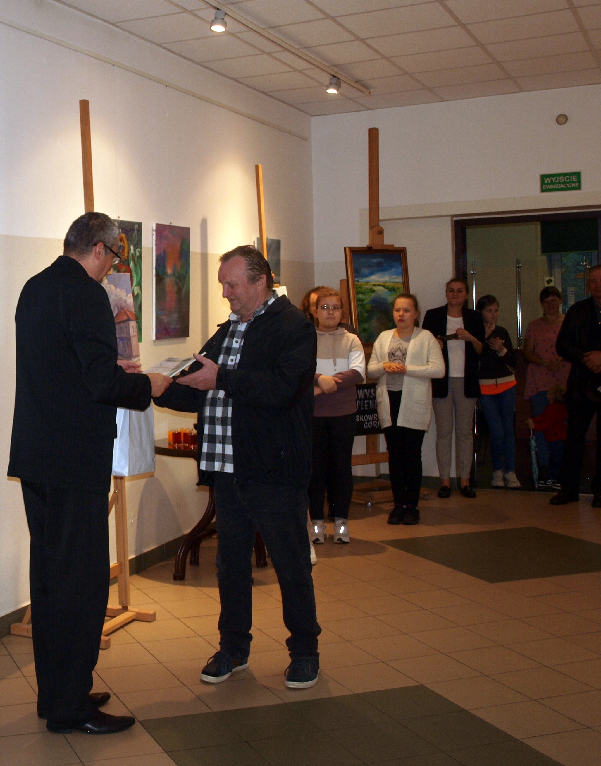P1012553 Wernisaż po plenerze w Skowronnem Górnym