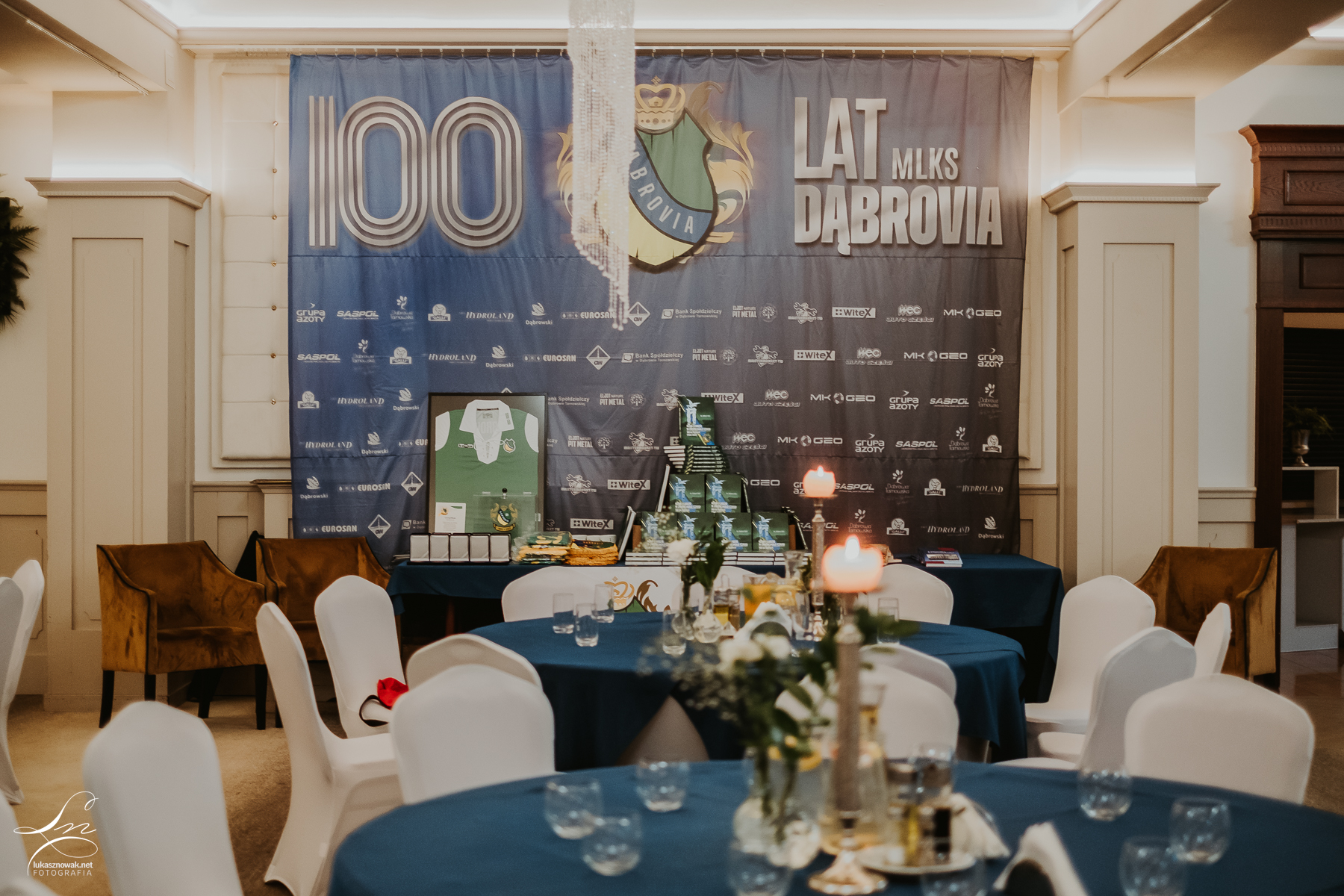 003 Promocja książki ,,Klub i ludzie w zwierciadle czasu. 100 lat Dąbrovii” autorstwa ks. dr hab. Roberta Biela