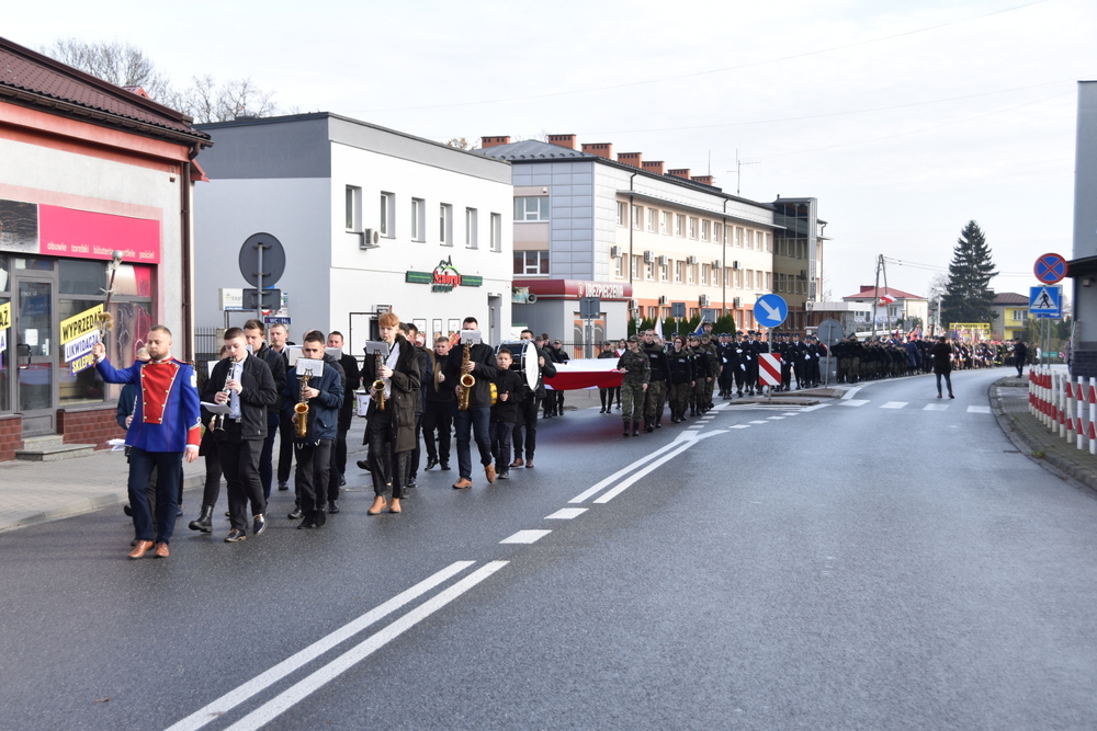 004 DSC 0261 Dąbrowa uczciła 104. rocznicę odzyskania niepodległości przez Polskę