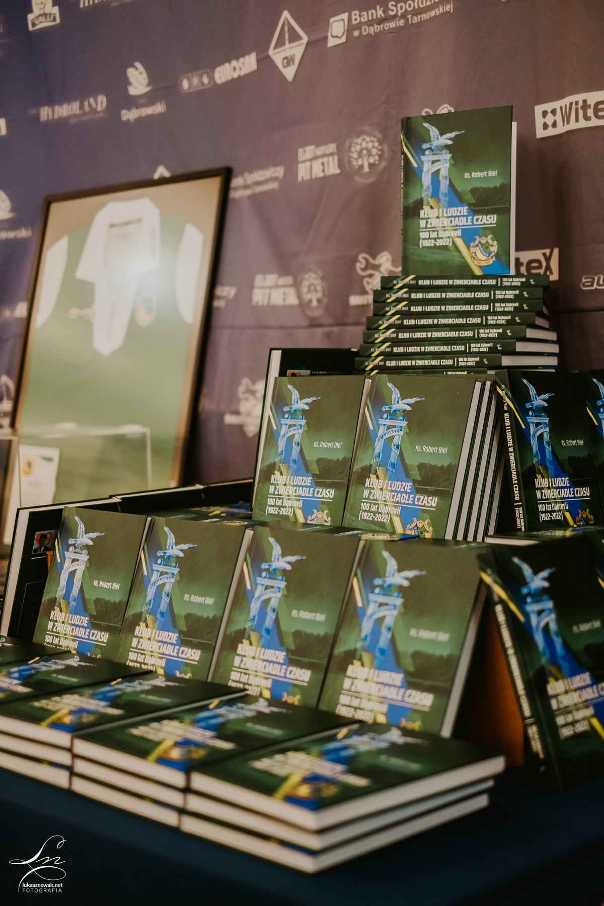 0041 Promocja książki ,,Klub i ludzie w zwierciadle czasu. 100 lat Dąbrovii” autorstwa ks. dr hab. Roberta Biela