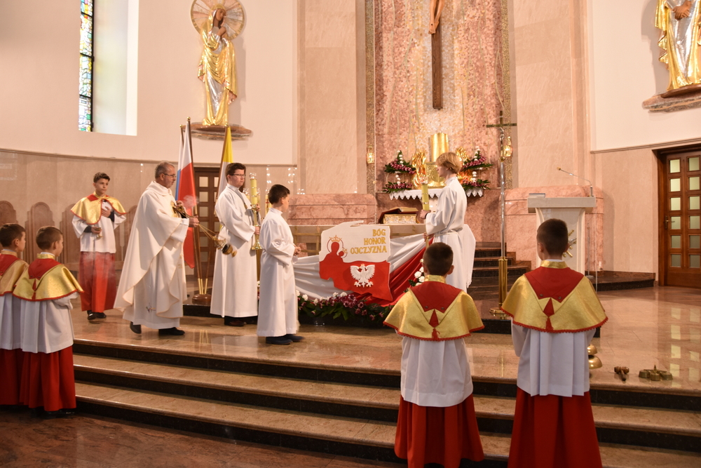 033 DSC 0314 Dąbrowa uczciła 104. rocznicę odzyskania niepodległości przez Polskę