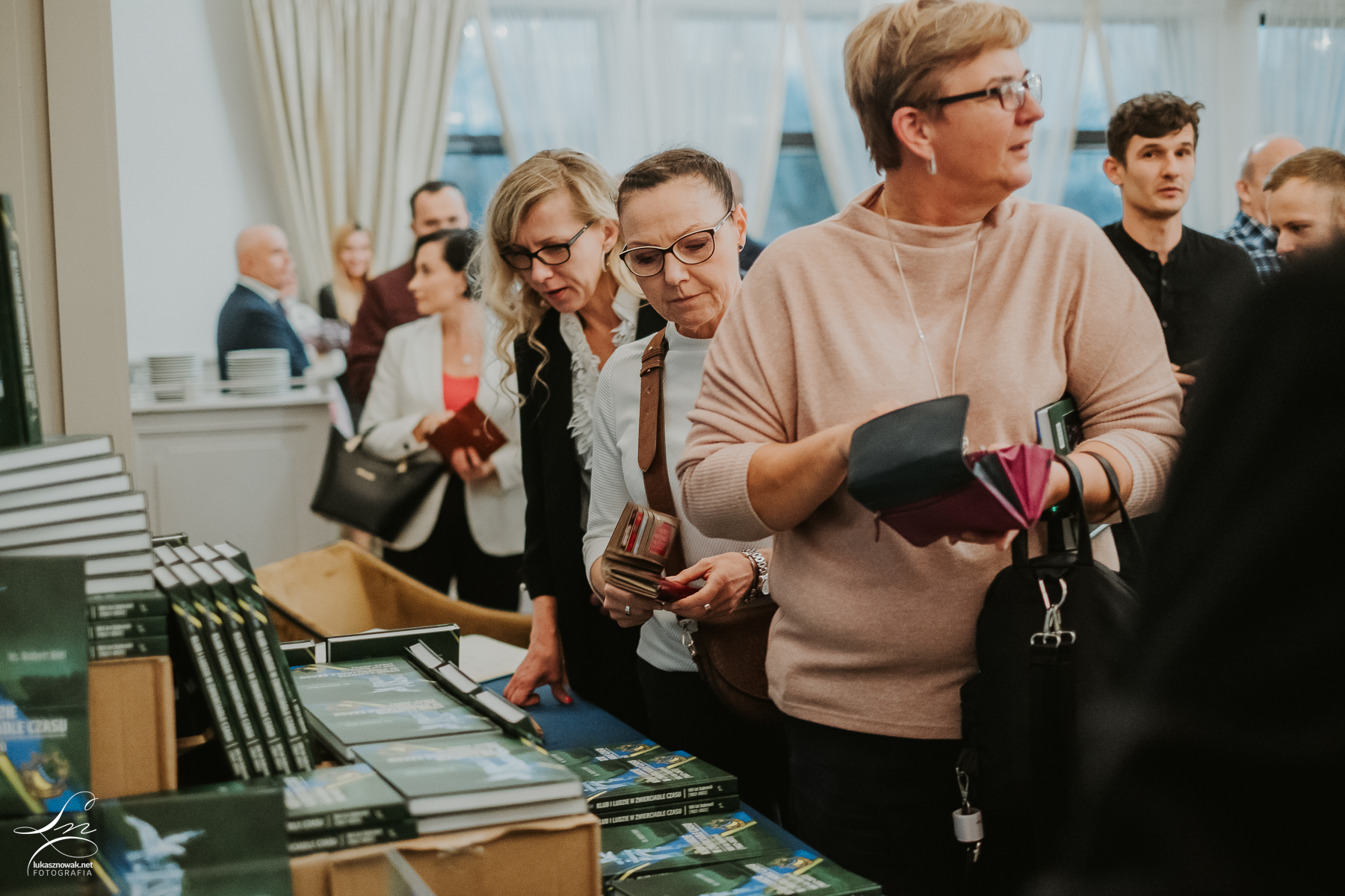 037 Promocja książki ,,Klub i ludzie w zwierciadle czasu. 100 lat Dąbrovii” autorstwa ks. dr hab. Roberta Biela