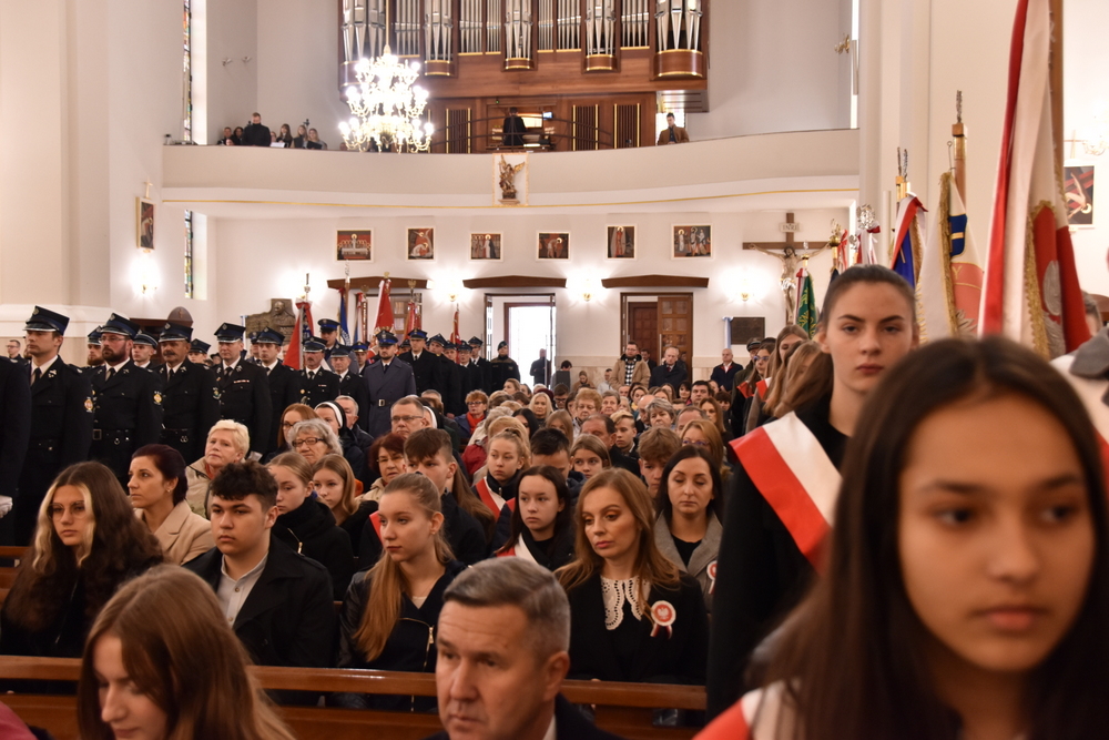 044 DSC 0334 Dąbrowa uczciła 104. rocznicę odzyskania niepodległości przez Polskę