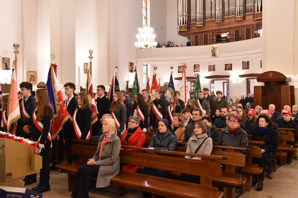 045 DSC 0335 Dąbrowa uczciła 104. rocznicę odzyskania niepodległości przez Polskę