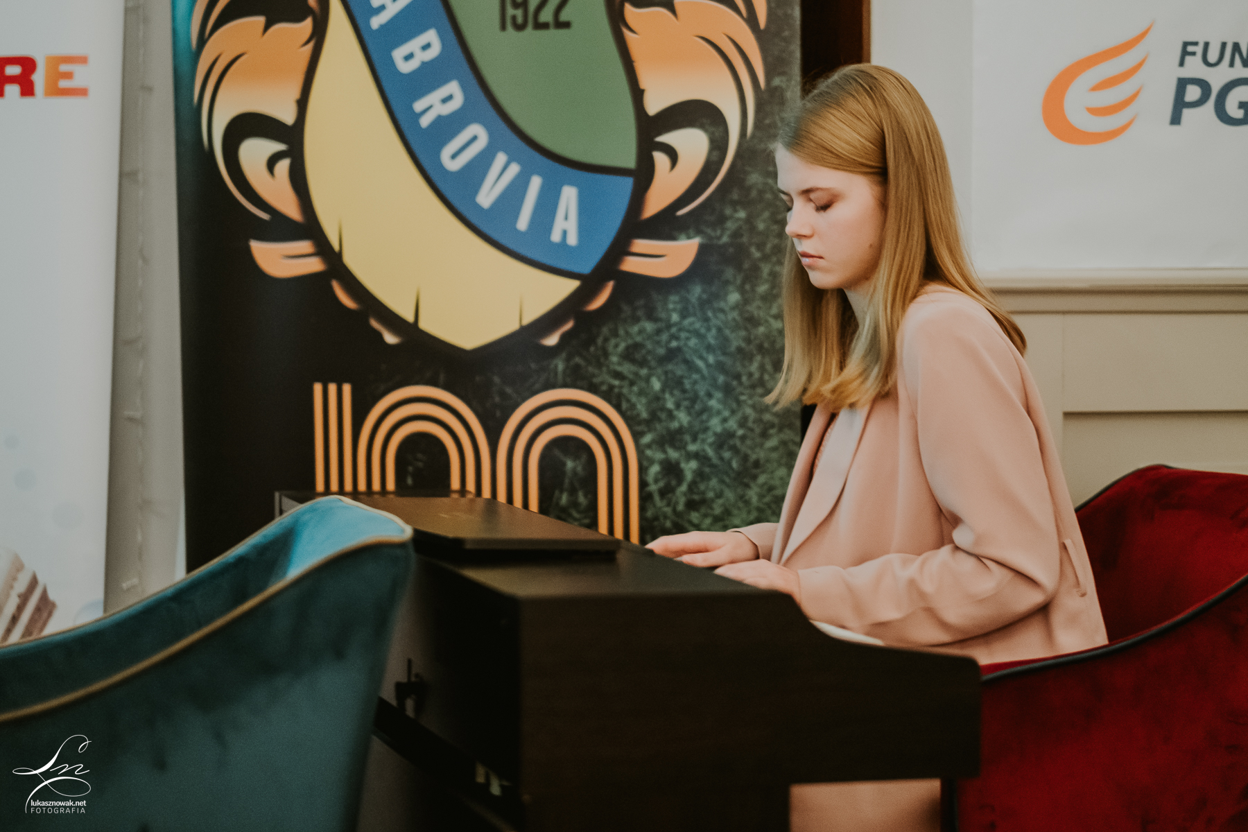 047 Promocja książki ,,Klub i ludzie w zwierciadle czasu. 100 lat Dąbrovii” autorstwa ks. dr hab. Roberta Biela