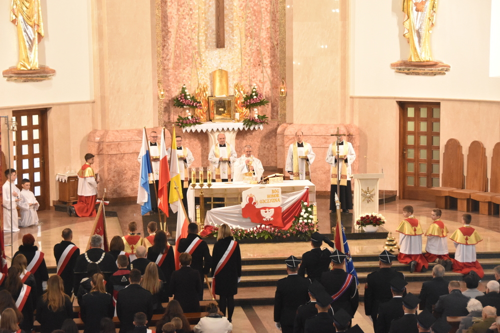 051 DSC 0352 Dąbrowa uczciła 104. rocznicę odzyskania niepodległości przez Polskę