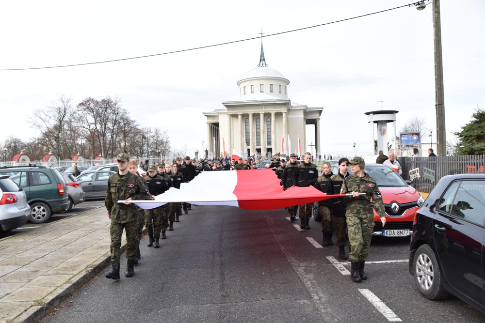 054 DSC 0365 Dąbrowa uczciła 104. rocznicę odzyskania niepodległości przez Polskę