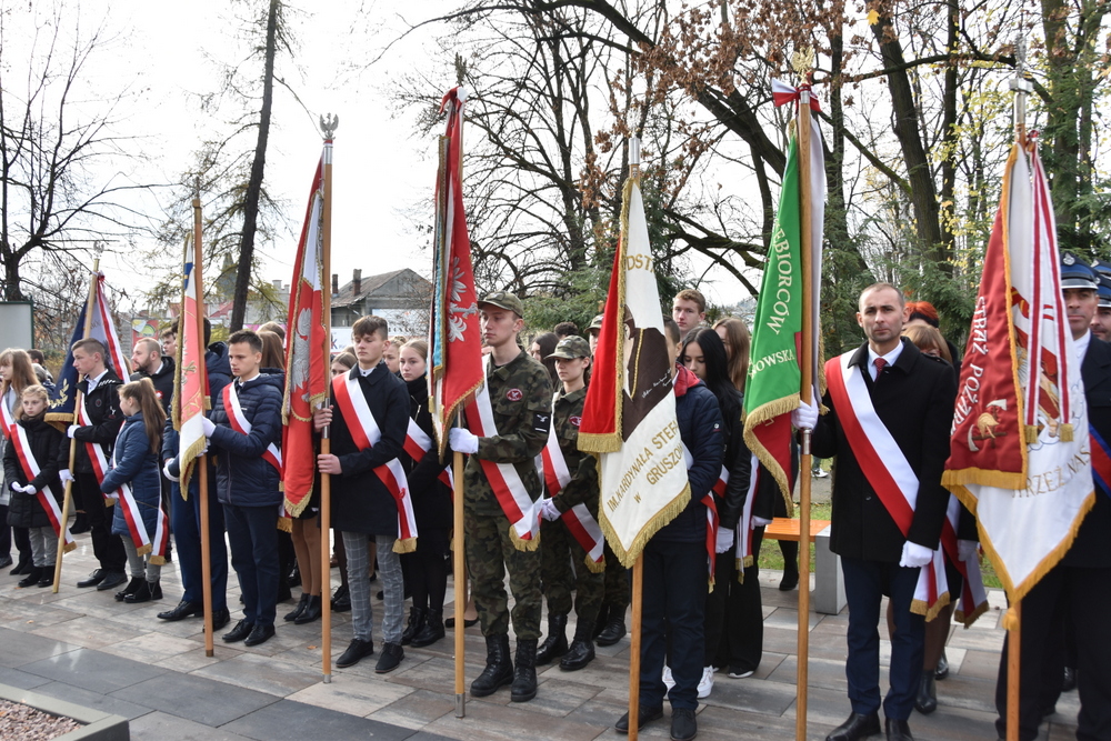 057 DSC 0371 Dąbrowa uczciła 104. rocznicę odzyskania niepodległości przez Polskę