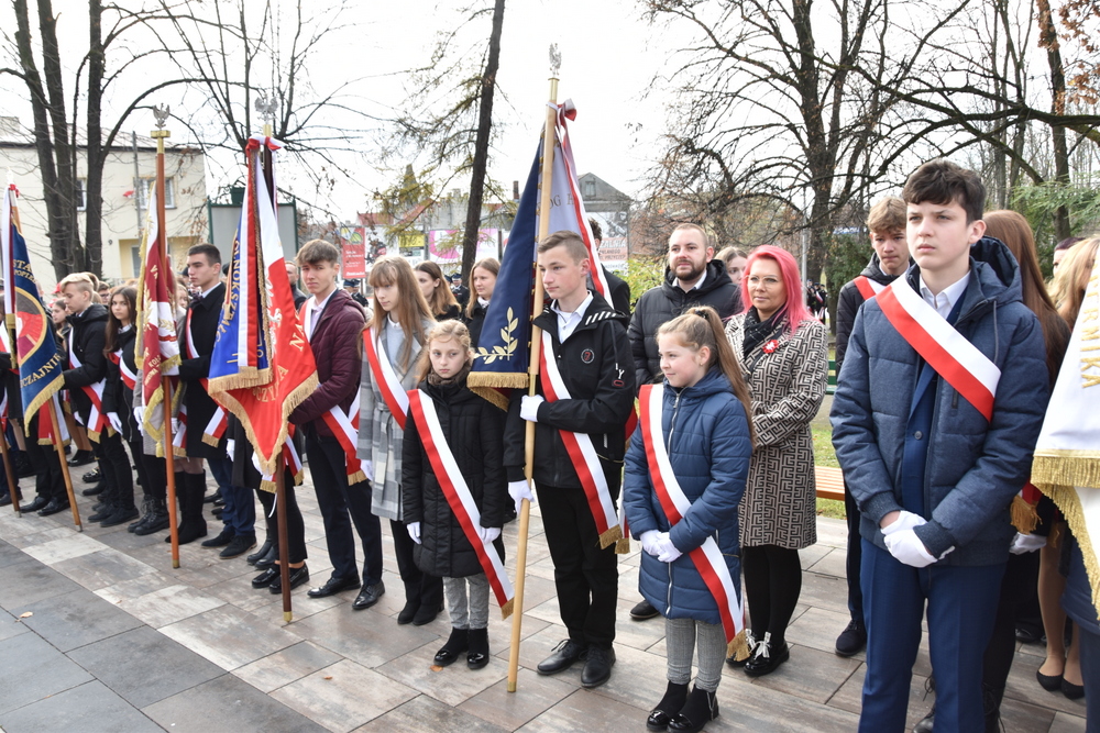 058 DSC 0372 Dąbrowa uczciła 104. rocznicę odzyskania niepodległości przez Polskę