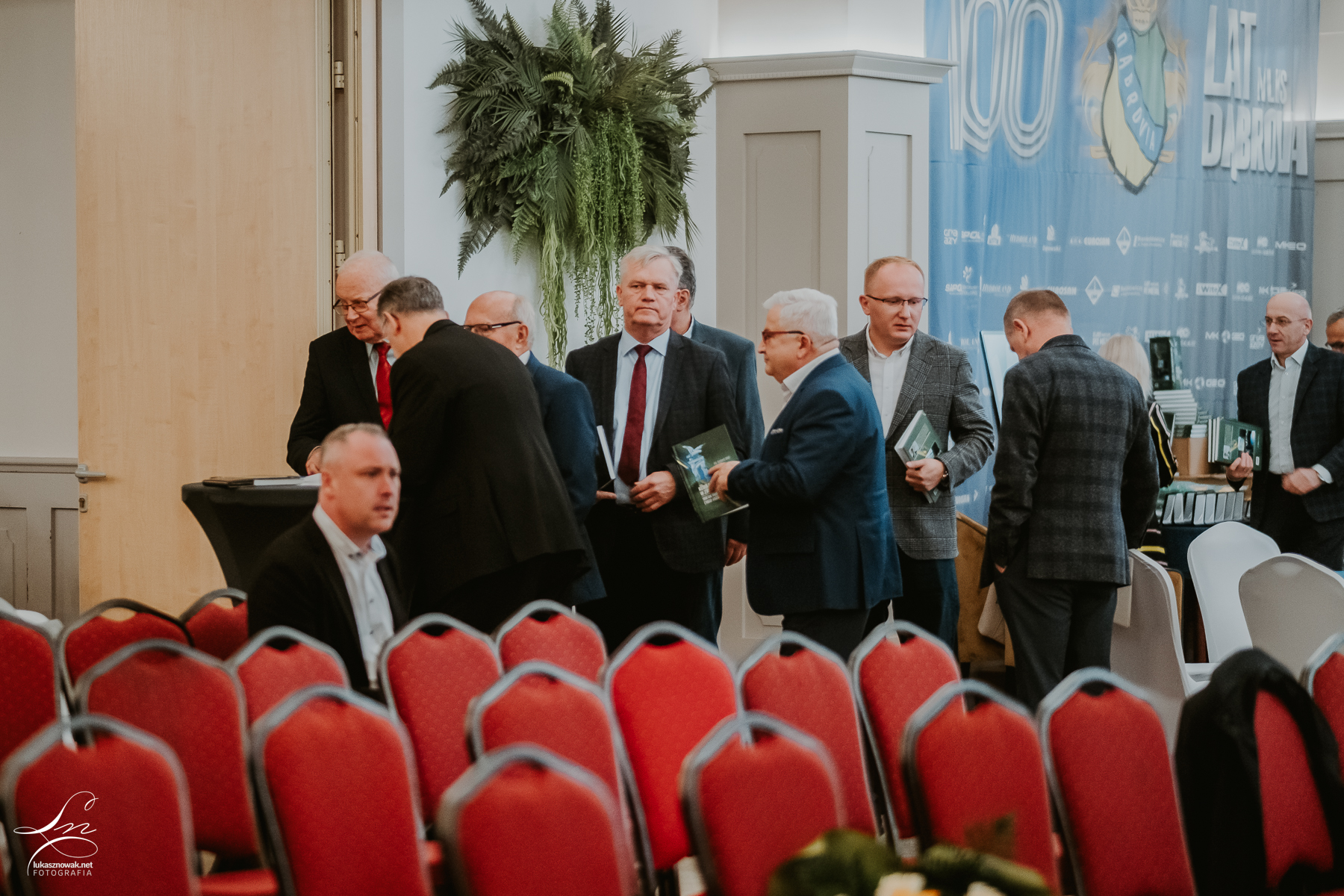 060 Promocja książki ,,Klub i ludzie w zwierciadle czasu. 100 lat Dąbrovii” autorstwa ks. dr hab. Roberta Biela