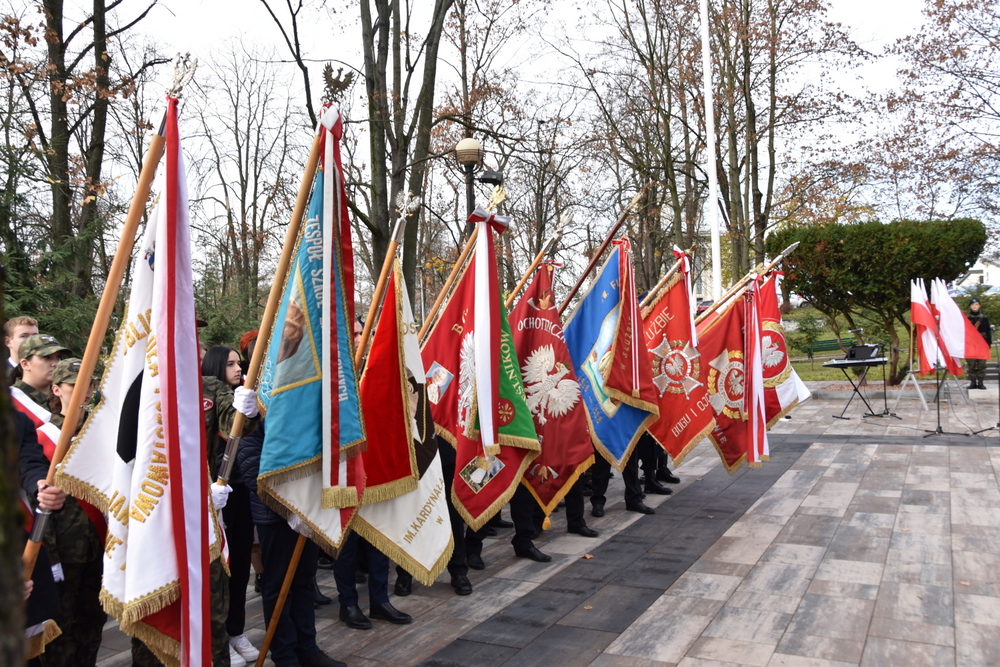 062 DSC 0376 Dąbrowa uczciła 104. rocznicę odzyskania niepodległości przez Polskę