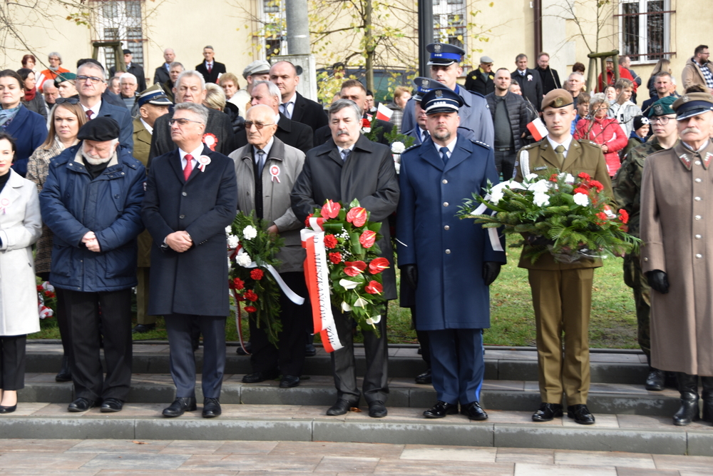 068 DSC 0396 Dąbrowa uczciła 104. rocznicę odzyskania niepodległości przez Polskę