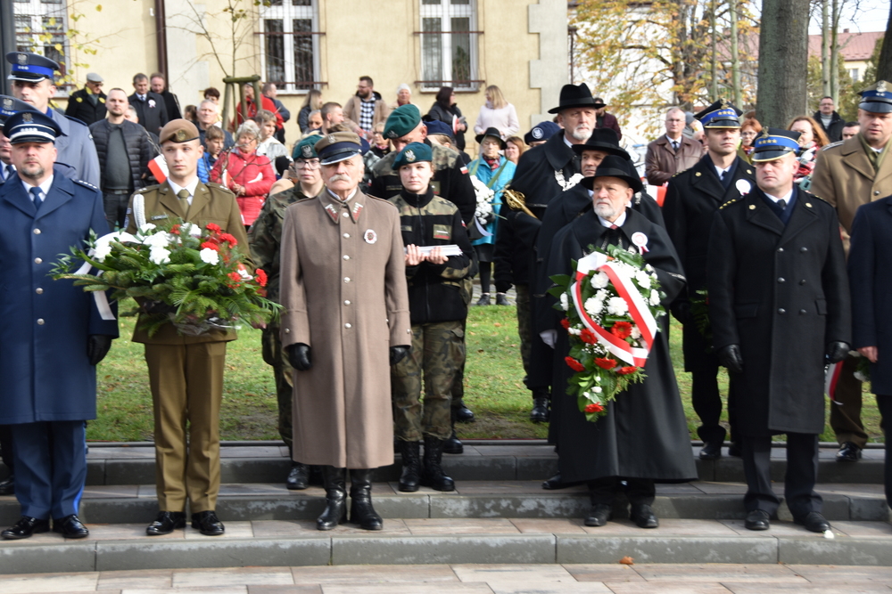 069 DSC 0397 Dąbrowa uczciła 104. rocznicę odzyskania niepodległości przez Polskę