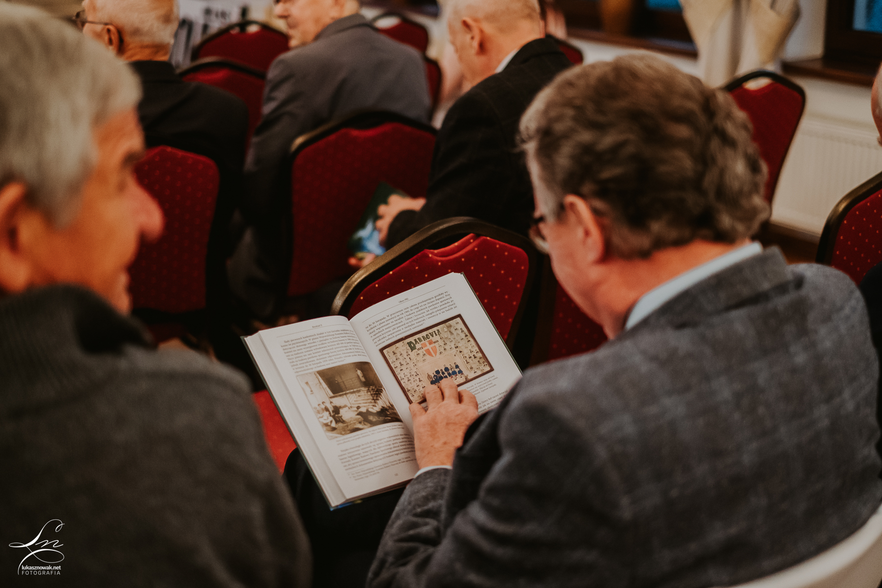 070 Promocja książki ,,Klub i ludzie w zwierciadle czasu. 100 lat Dąbrovii” autorstwa ks. dr hab. Roberta Biela