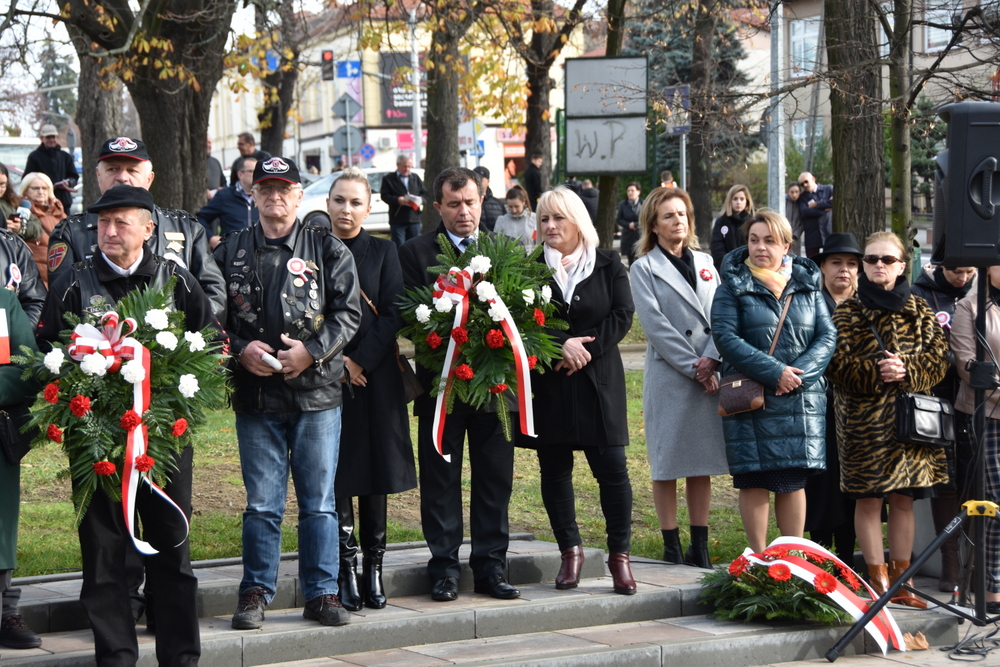072 DSC 0400 Dąbrowa uczciła 104. rocznicę odzyskania niepodległości przez Polskę