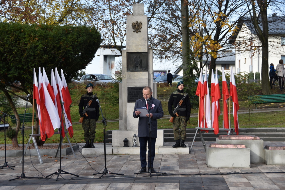 076 DSC 0407 Dąbrowa uczciła 104. rocznicę odzyskania niepodległości przez Polskę