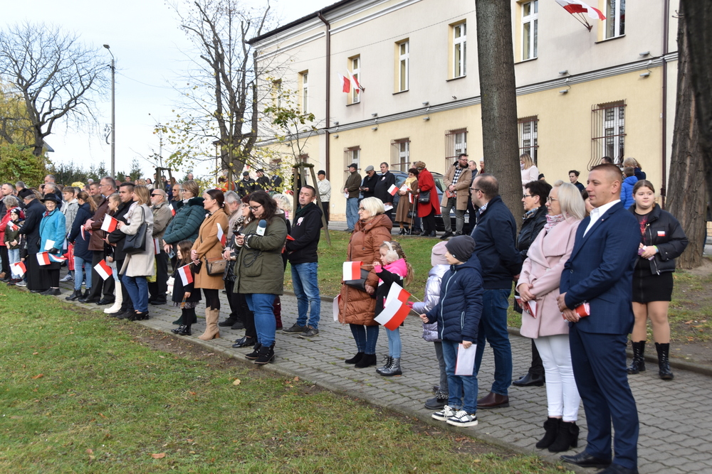 078 DSC 0412 Dąbrowa uczciła 104. rocznicę odzyskania niepodległości przez Polskę