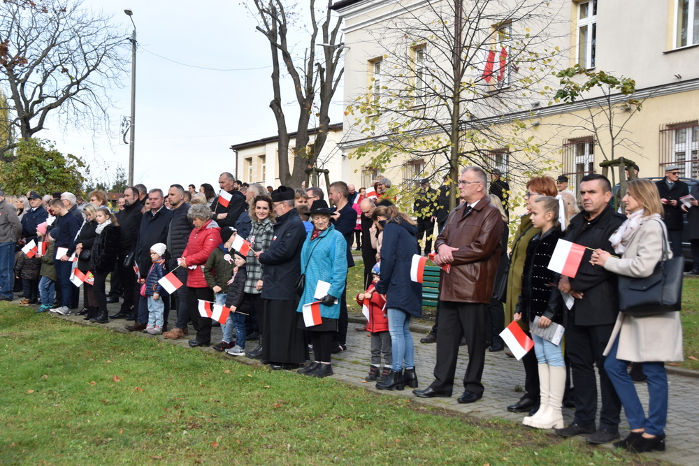 079 DSC 0413 Dąbrowa uczciła 104. rocznicę odzyskania niepodległości przez Polskę