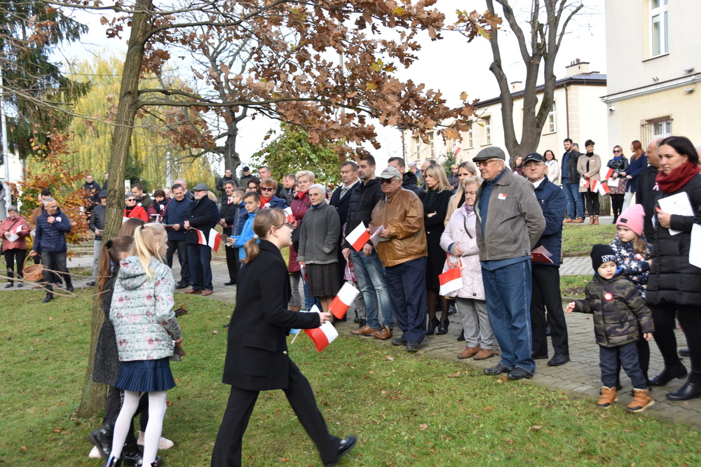 081 DSC 0415 Dąbrowa uczciła 104. rocznicę odzyskania niepodległości przez Polskę