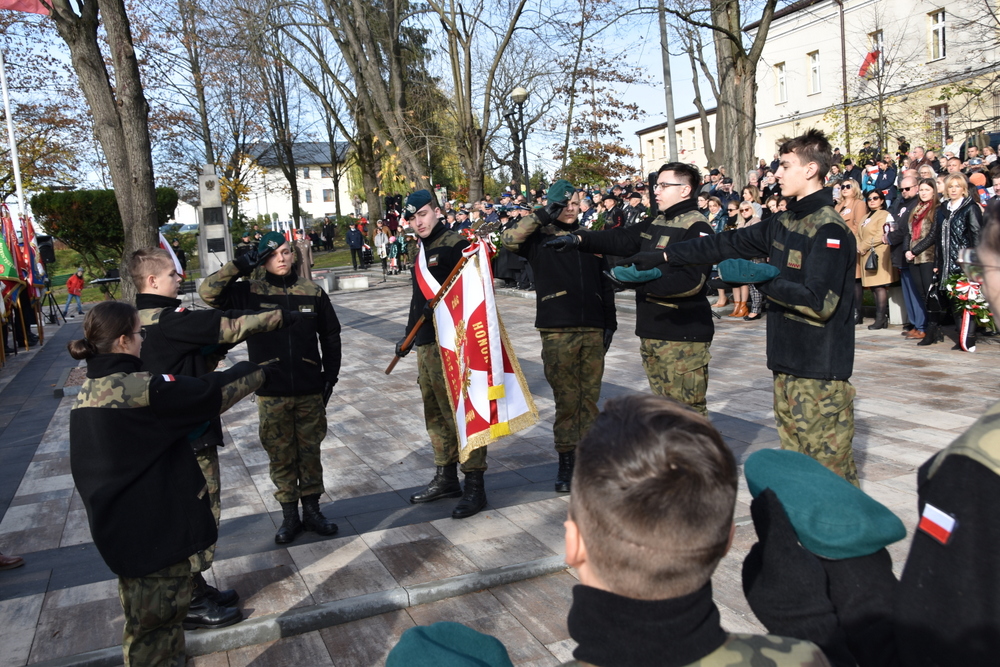 088 DSC 0438 Dąbrowa uczciła 104. rocznicę odzyskania niepodległości przez Polskę