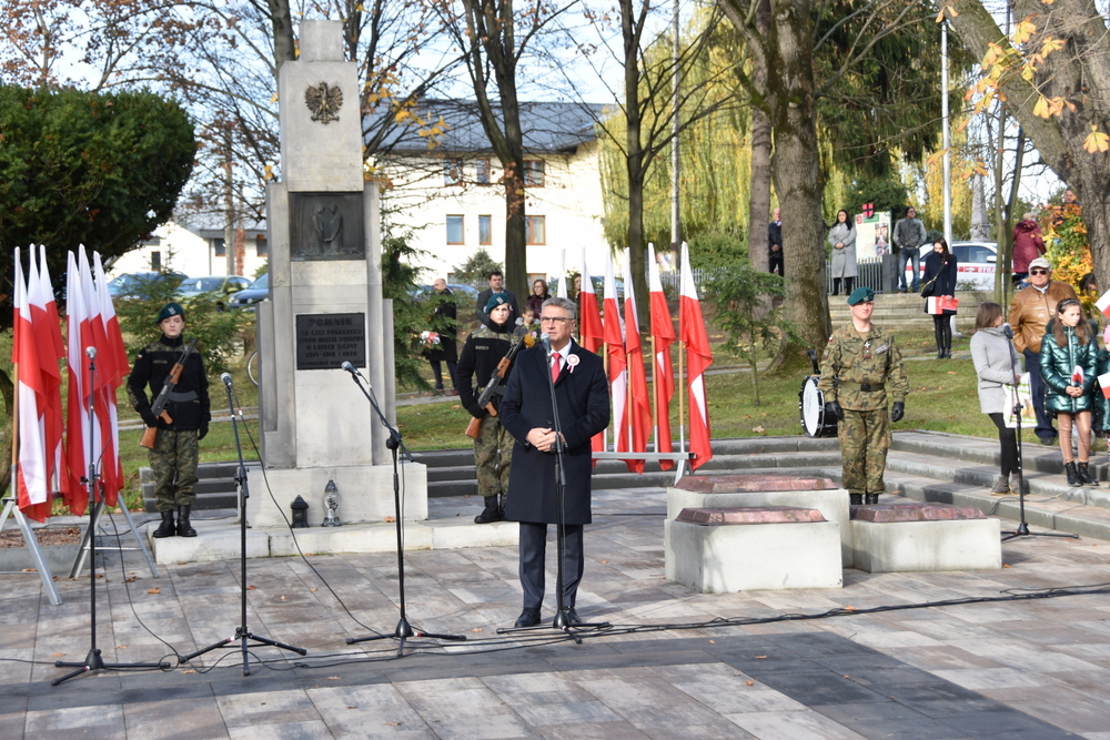 097 DSC 0454 Dąbrowa uczciła 104. rocznicę odzyskania niepodległości przez Polskę