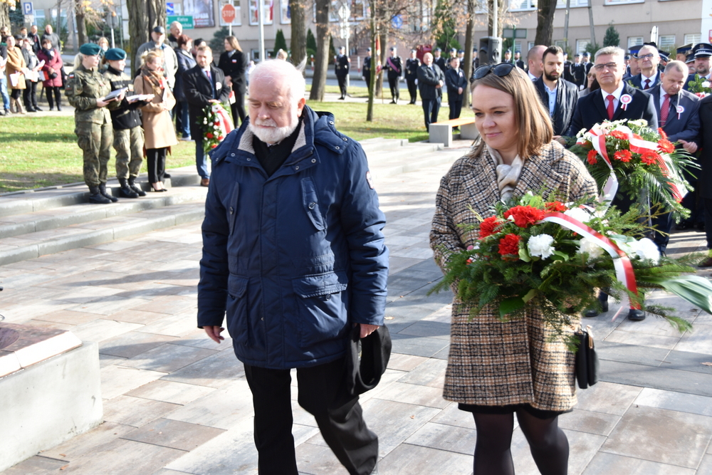 099 DSC 0464 Dąbrowa uczciła 104. rocznicę odzyskania niepodległości przez Polskę