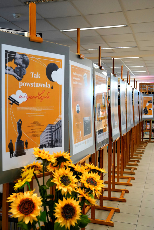 1  DSC7244aa Tak powstawała Niepodległa   wystawa w MBP