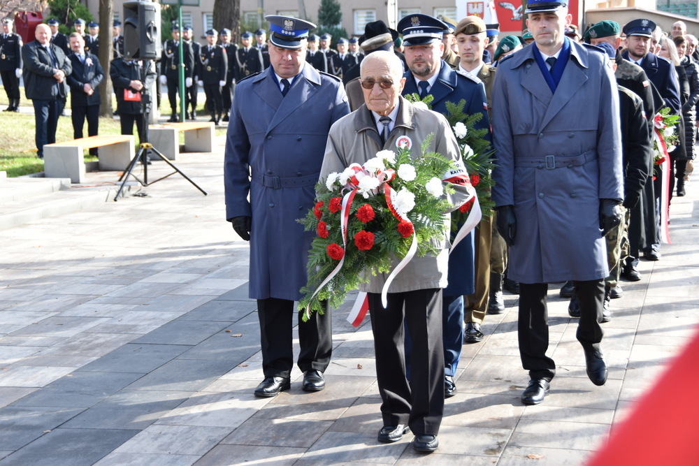 107 DSC 0487 Dąbrowa uczciła 104. rocznicę odzyskania niepodległości przez Polskę