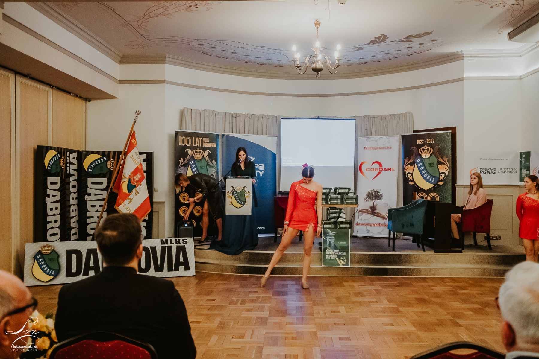 123 Promocja książki ,,Klub i ludzie w zwierciadle czasu. 100 lat Dąbrovii” autorstwa ks. dr hab. Roberta Biela