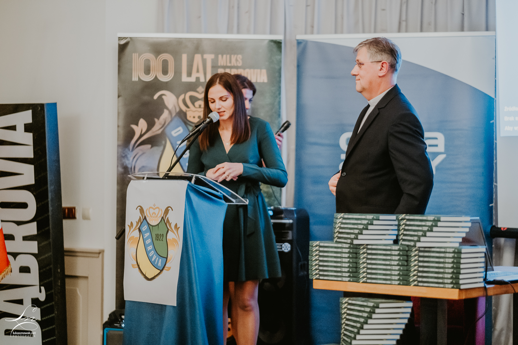 142 Promocja książki ,,Klub i ludzie w zwierciadle czasu. 100 lat Dąbrovii” autorstwa ks. dr hab. Roberta Biela