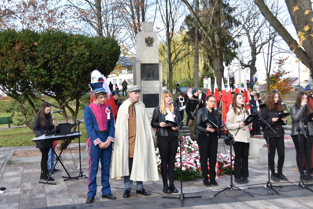 145 DSC 0574 Dąbrowa uczciła 104. rocznicę odzyskania niepodległości przez Polskę