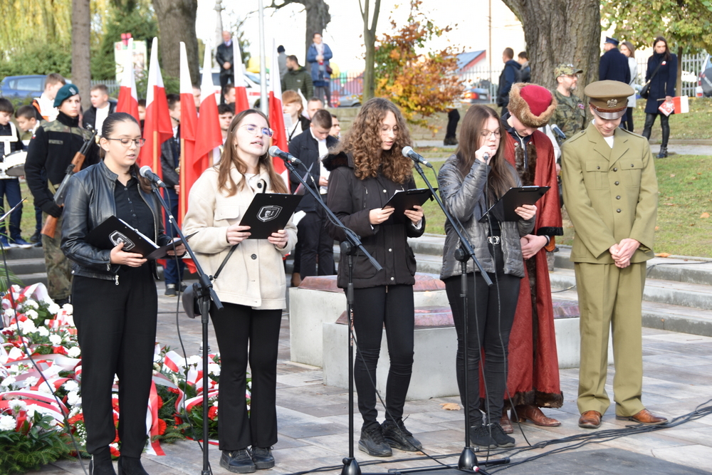 146 DSC 0575 Dąbrowa uczciła 104. rocznicę odzyskania niepodległości przez Polskę