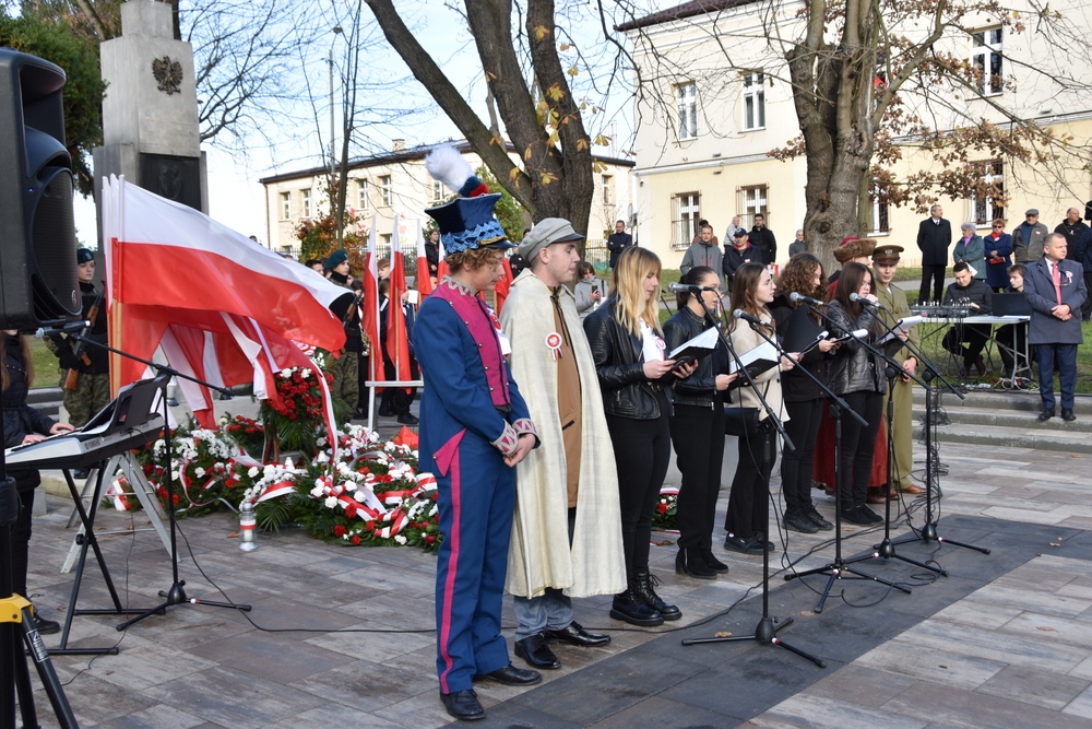 149 DSC 0582 Dąbrowa uczciła 104. rocznicę odzyskania niepodległości przez Polskę