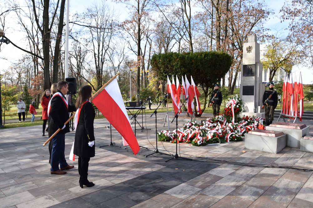 152 DSC 0588 Dąbrowa uczciła 104. rocznicę odzyskania niepodległości przez Polskę