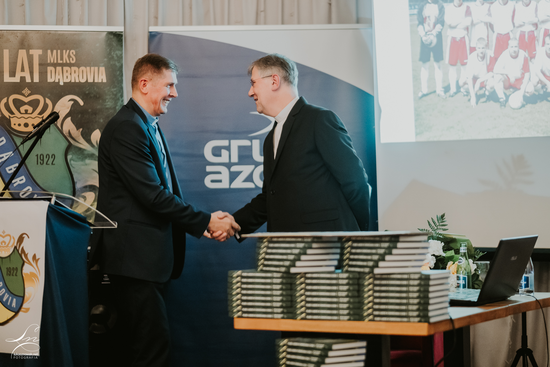 295 Promocja książki ,,Klub i ludzie w zwierciadle czasu. 100 lat Dąbrovii” autorstwa ks. dr hab. Roberta Biela