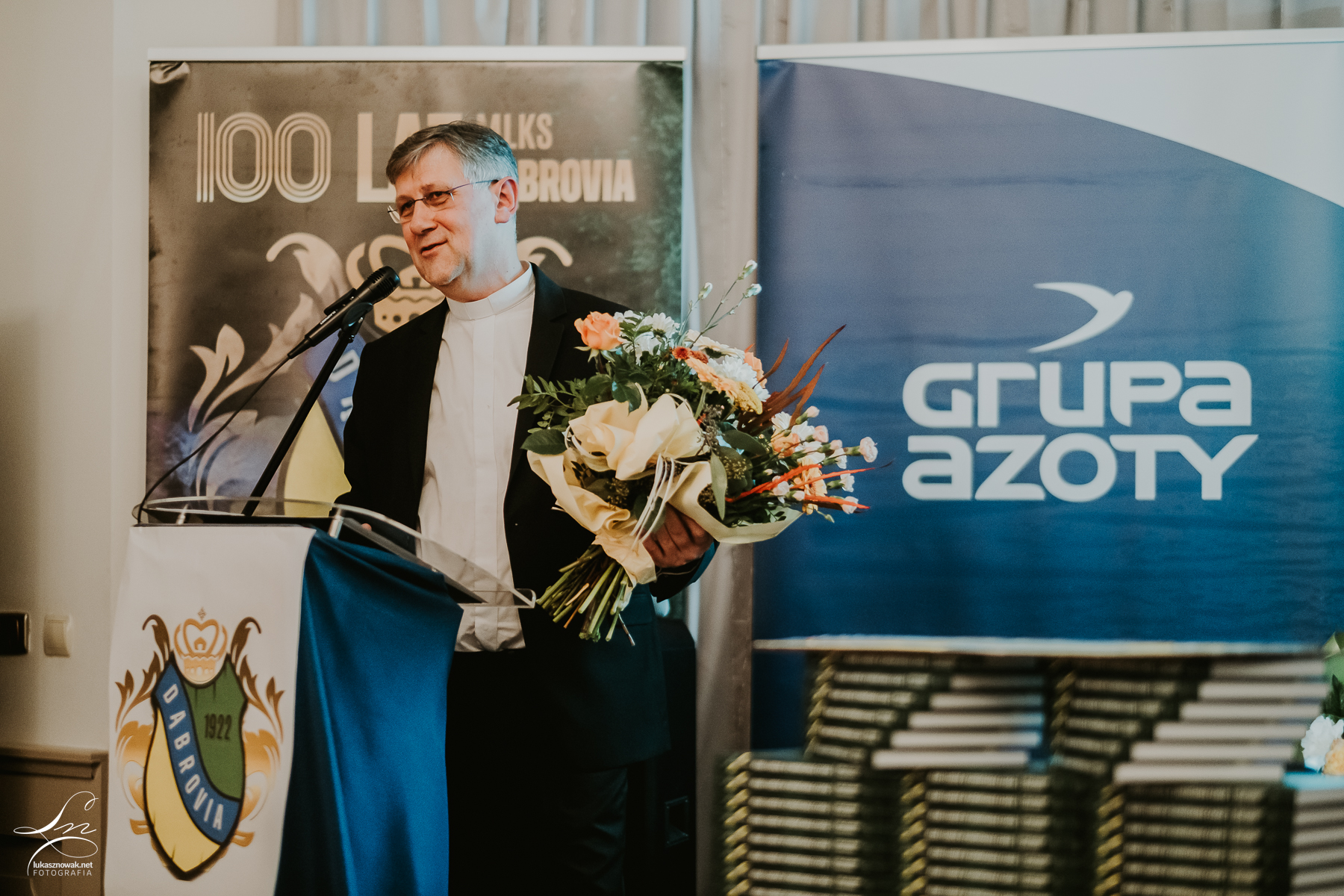 315 Promocja książki ,,Klub i ludzie w zwierciadle czasu. 100 lat Dąbrovii” autorstwa ks. dr hab. Roberta Biela