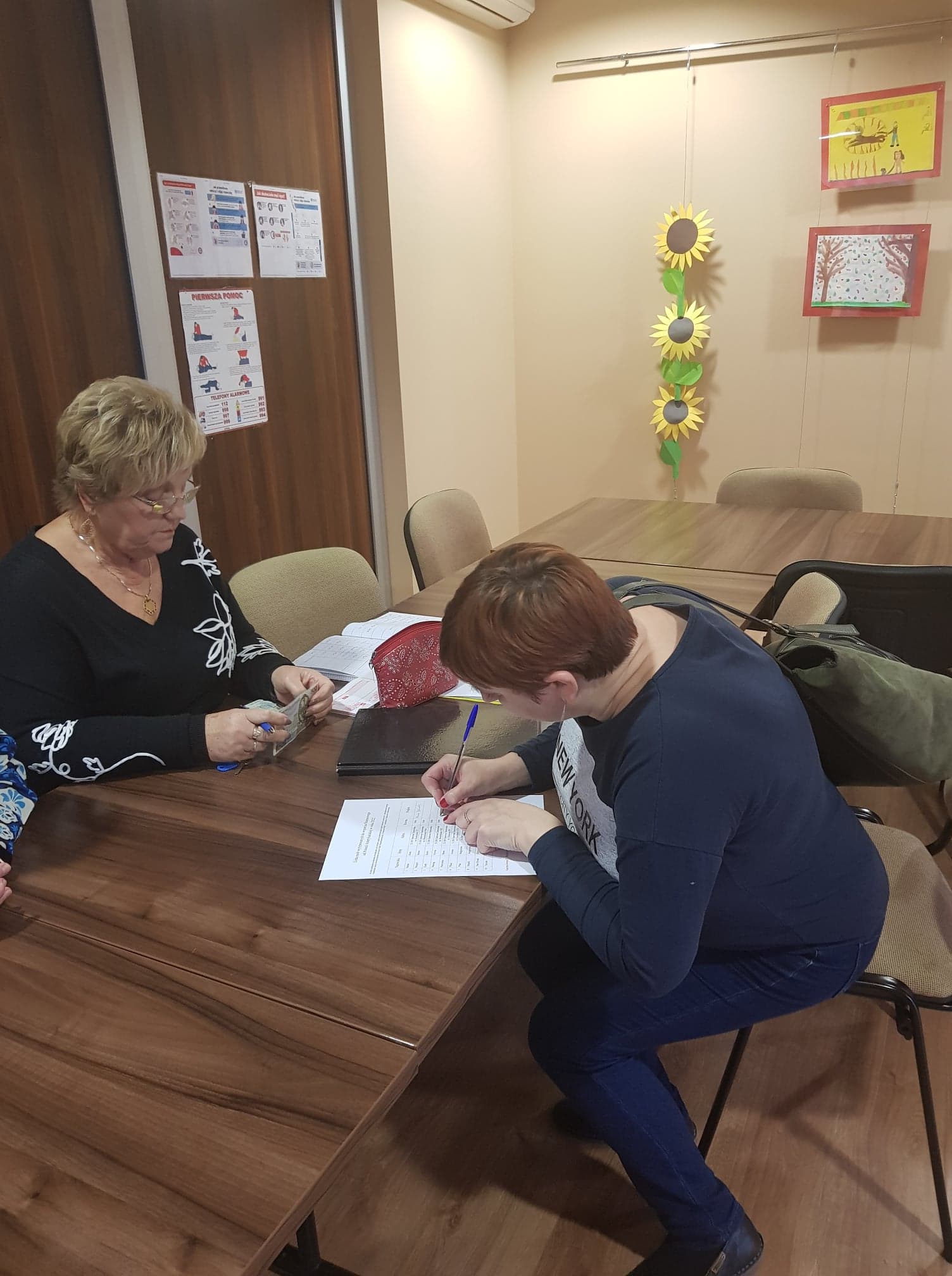 316130292 681523960351758 6213037576356902883 n Stowarzyszenie Na Rzecz Osób Niepełnosprawnych ,,Pomocna Dłoń’’ w Dąbrowie Tarnowskiej dziękuje Niezrzeszonym Dąbrowiakom z Chicago