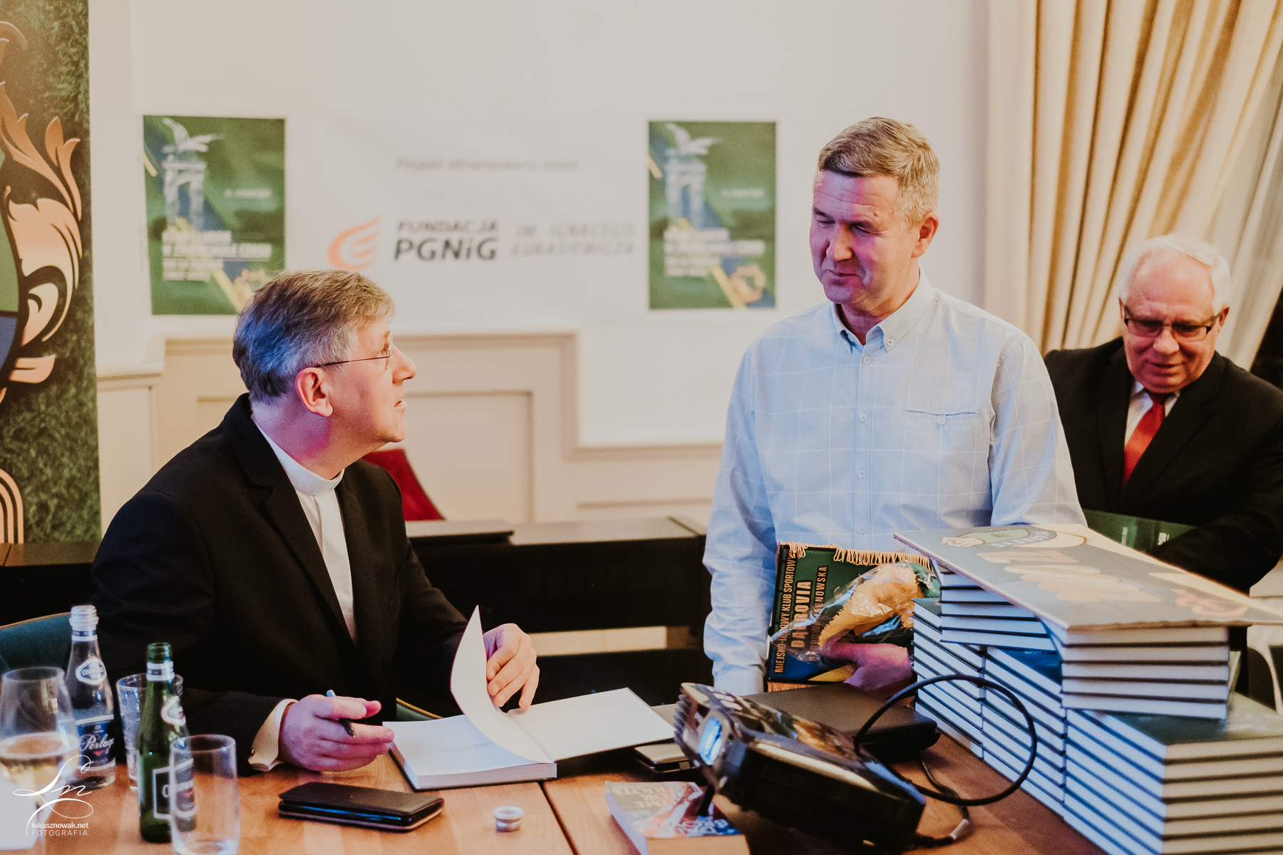 358 Promocja książki ,,Klub i ludzie w zwierciadle czasu. 100 lat Dąbrovii” autorstwa ks. dr hab. Roberta Biela