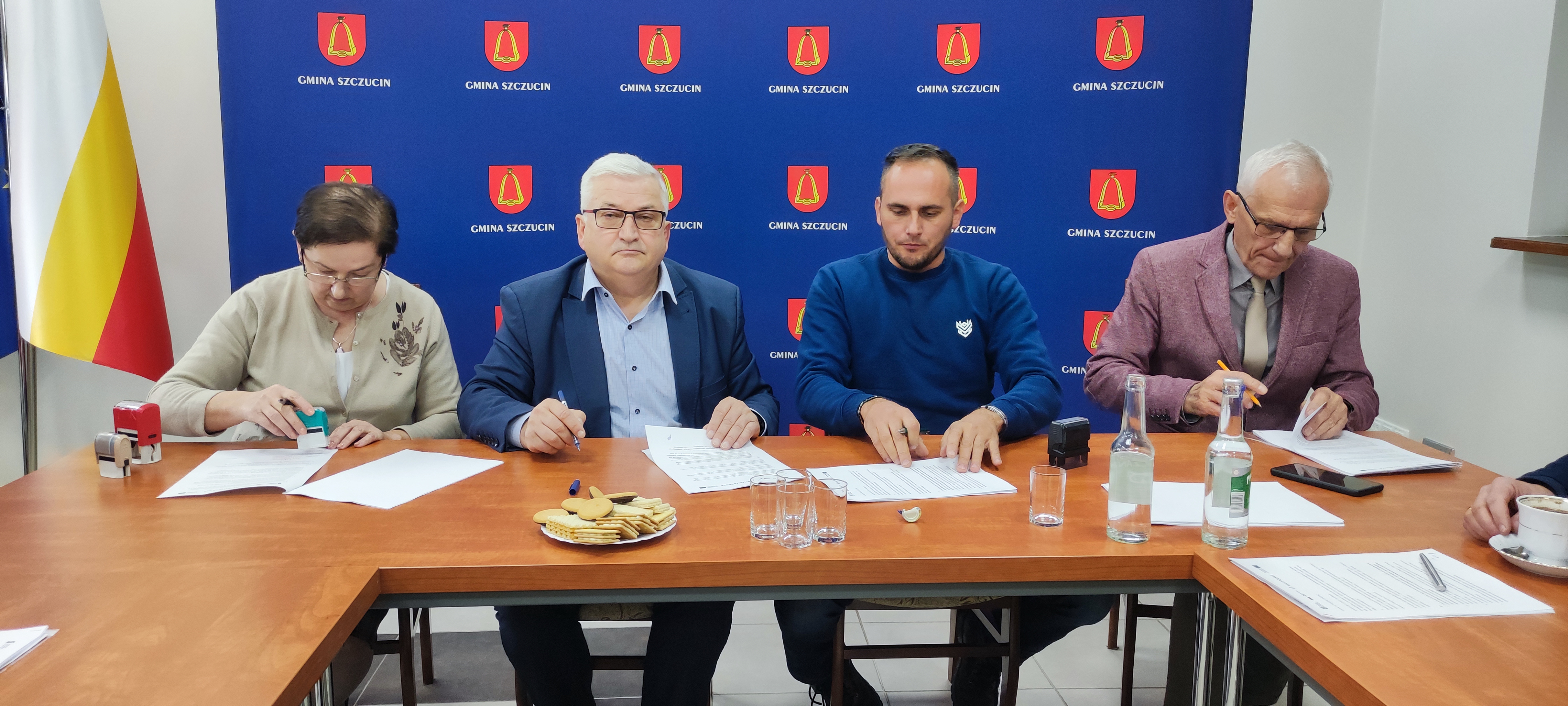 IMG 20221109 131334 Umowa na utylizację azbestu podpisana