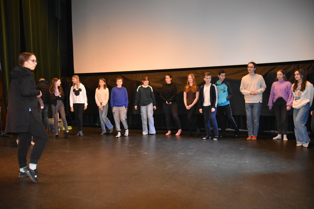 1 DSC 0606 Warsztaty „Teatralne Tropy” dla dąbrowskiej młodzieży z pasją