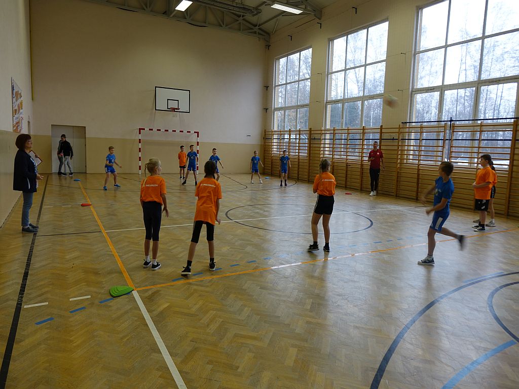 1 VIII Gminny Turniej Gry w „Dwa ognie”