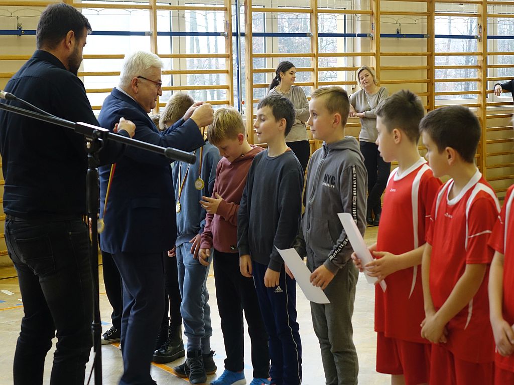 12 VIII Gminny Turniej Gry w „Dwa ognie”