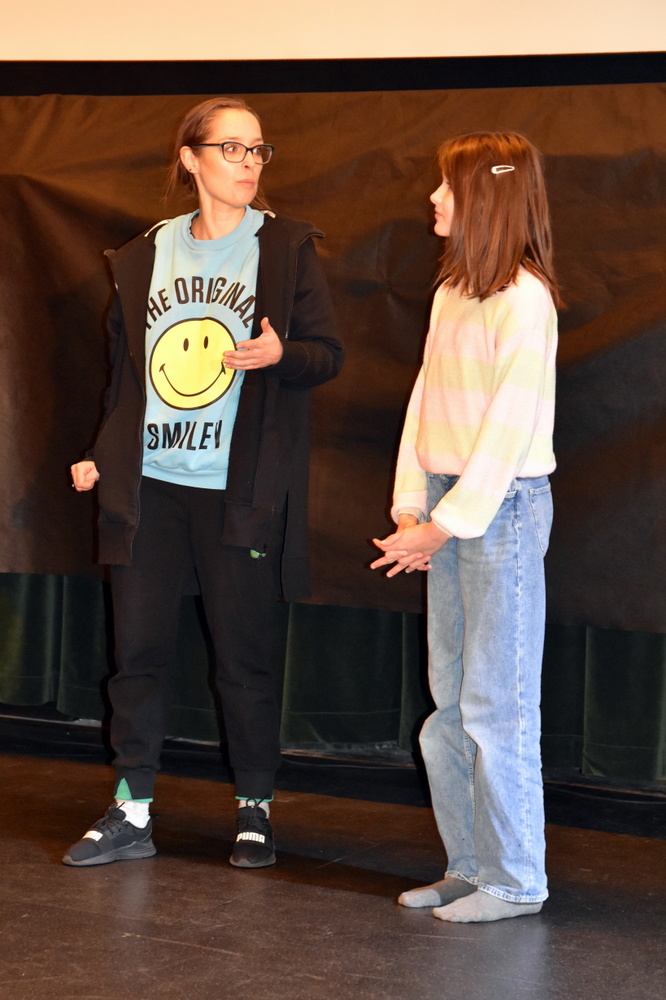 2 DSC 0613 Warsztaty „Teatralne Tropy” dla dąbrowskiej młodzieży z pasją