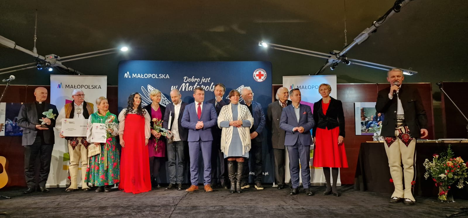 36453b15 712b 4773 a1ee 05edfa4eac26 Nagroda ,,Pamięć i Tożsamość” trafiła do Stowarzyszenia Samorządów Powiatu Dąbrowskiego