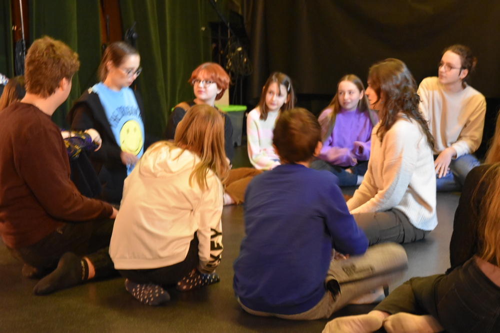 4 DSC 0621 Warsztaty „Teatralne Tropy” dla dąbrowskiej młodzieży z pasją