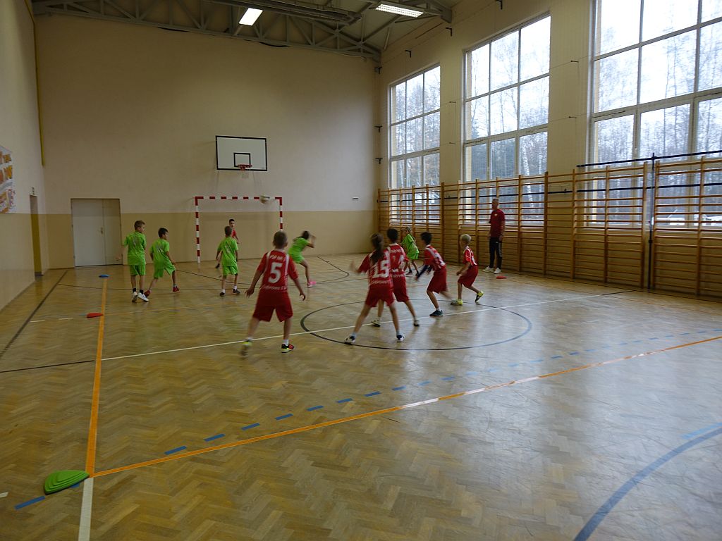 4 VIII Gminny Turniej Gry w „Dwa ognie”