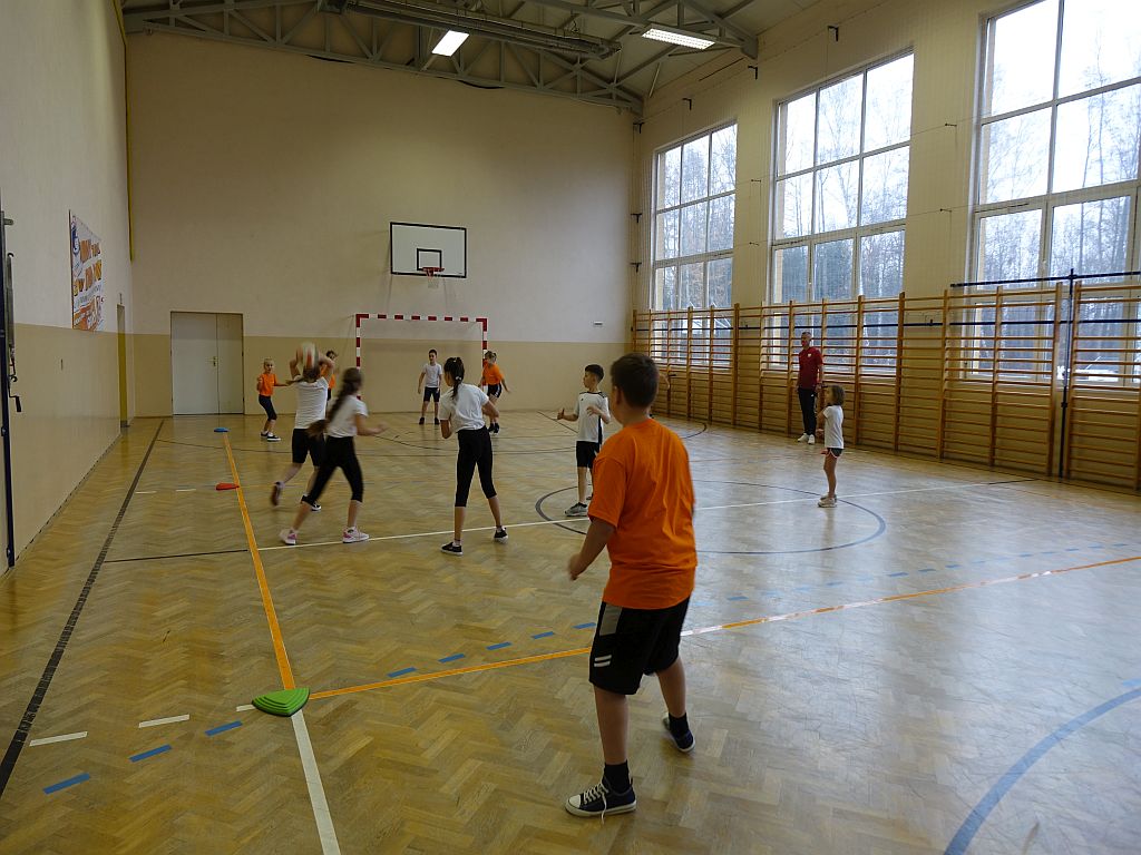 5 VIII Gminny Turniej Gry w „Dwa ognie”