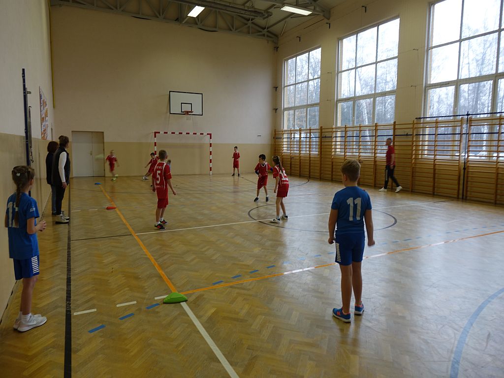 6 VIII Gminny Turniej Gry w „Dwa ognie”