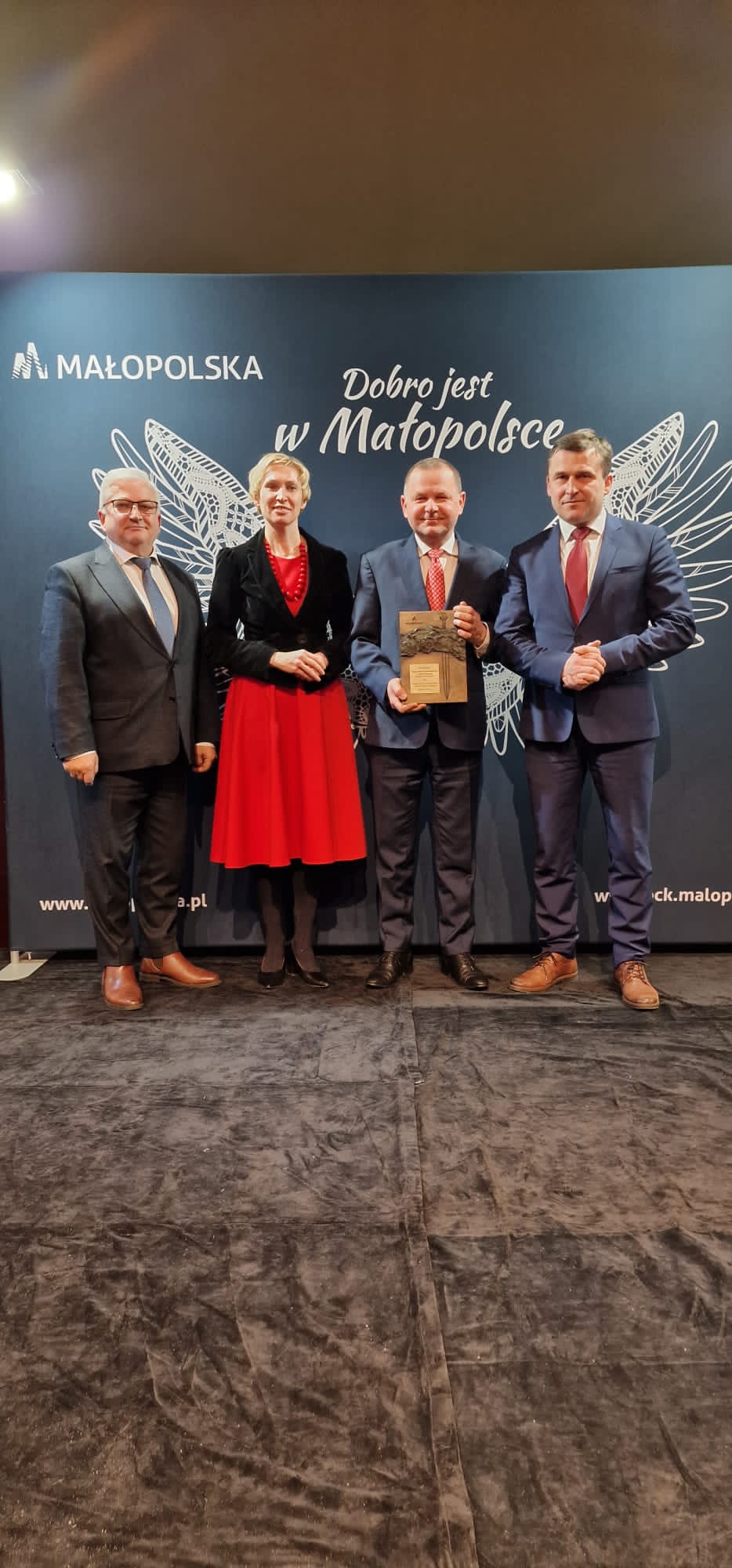 625a4ce7 f8b1 41e5 914a 28d78f071b20 Nagroda ,,Pamięć i Tożsamość” trafiła do Stowarzyszenia Samorządów Powiatu Dąbrowskiego