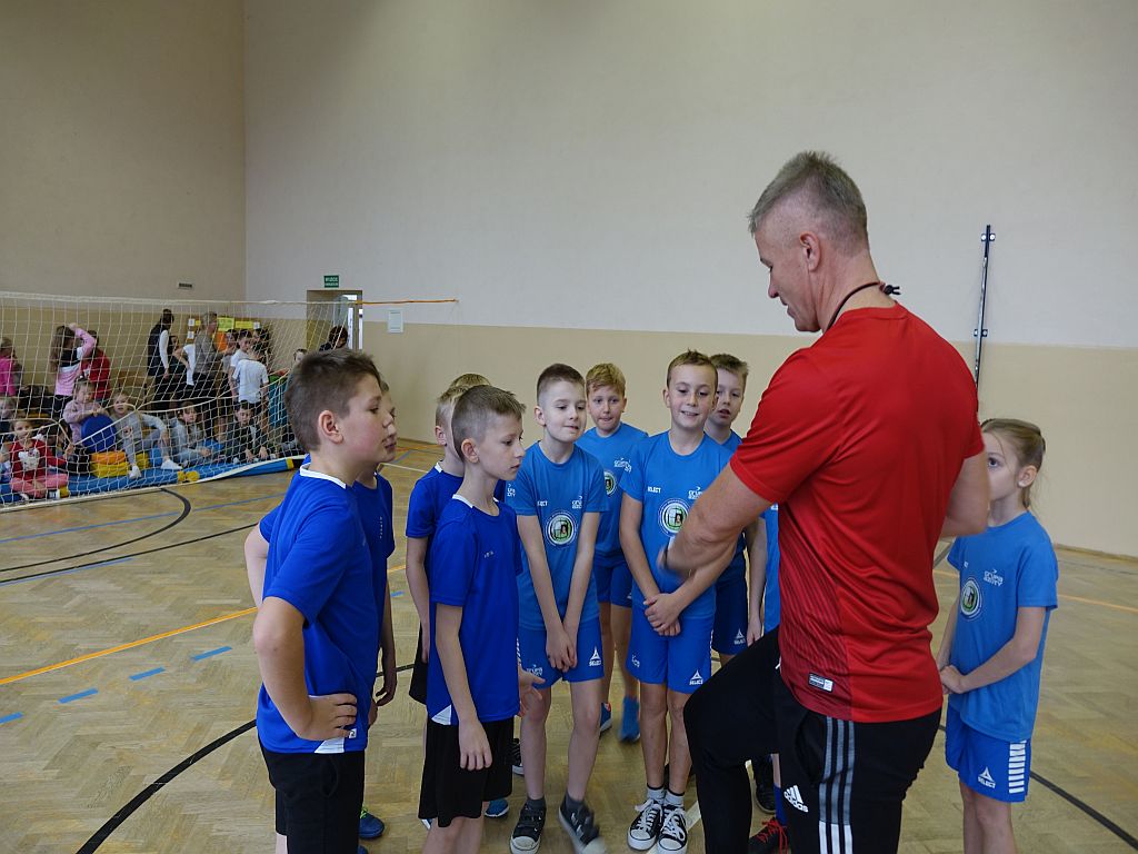 7 VIII Gminny Turniej Gry w „Dwa ognie”